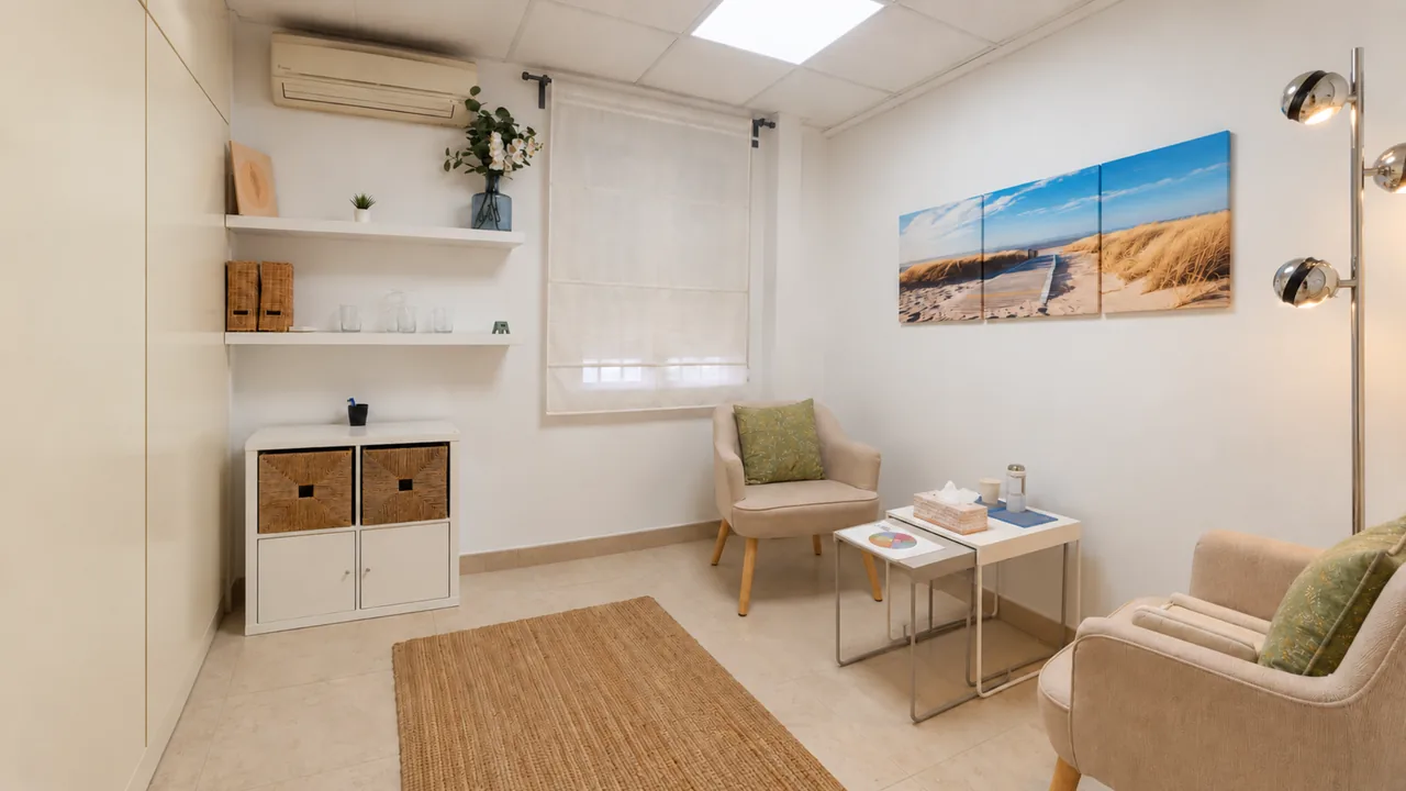 Sala de terapia de Recobeni Psicología en Móstoles
